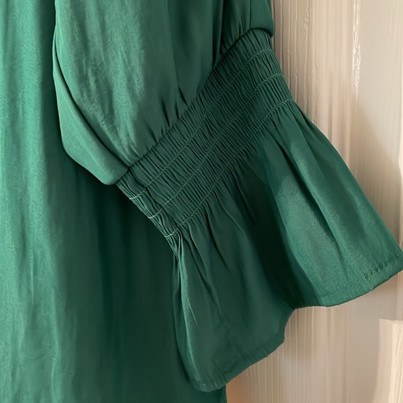 J. Jill beautiful jade green blouse w/open shoulders and smocked bell sleeve - Picture 1 of 6